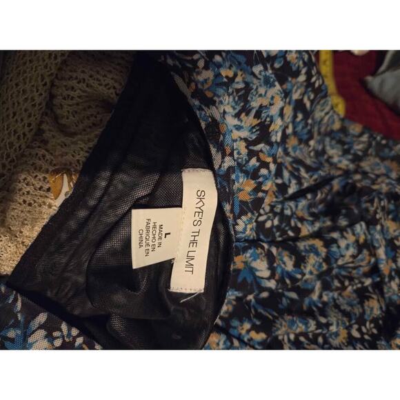 Skye’s the Limit Blue Floral Sleeveless Blouse Lace Trim Boho Tank Top Large - Picture 3 of 3